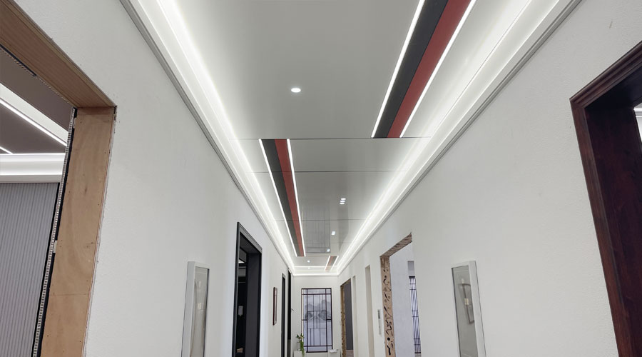 簡(jiǎn)約蜂窩板過(guò)道效果圖